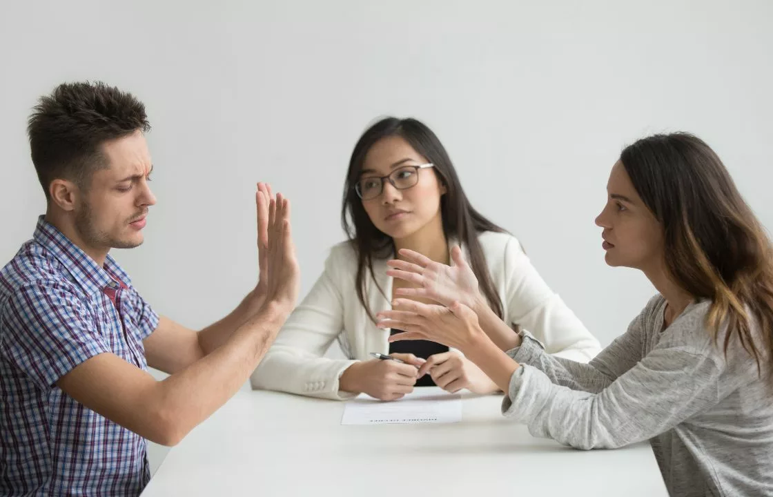 Image of couple arguing in family mediation Oldham