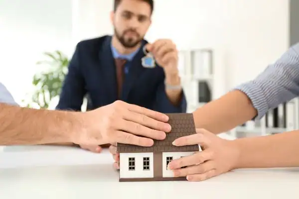 Couple arguing over property in divorce mediation Oldham